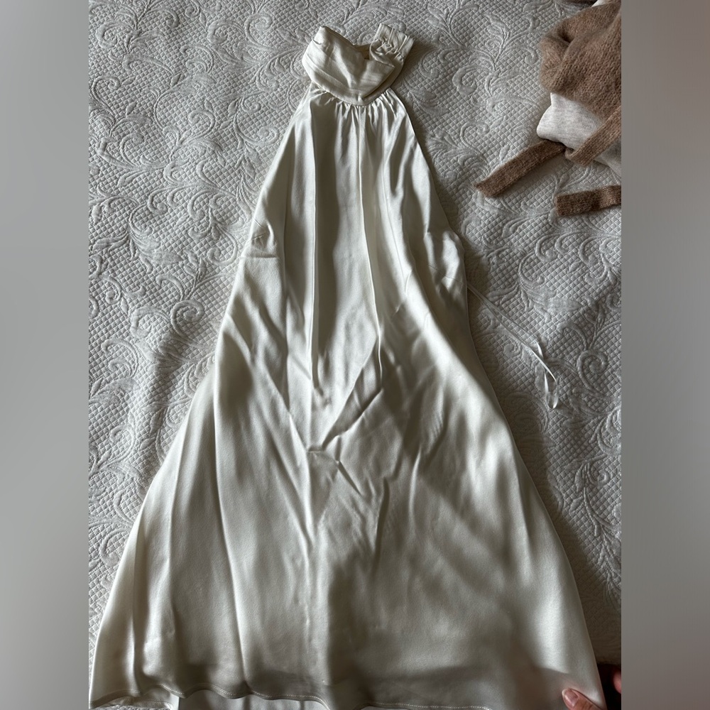 Italic high neck, backless silk dress